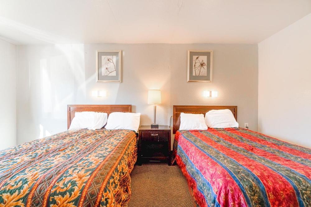 3 Full Bed interior